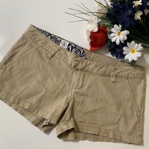 volcom khaki shorts ♦️